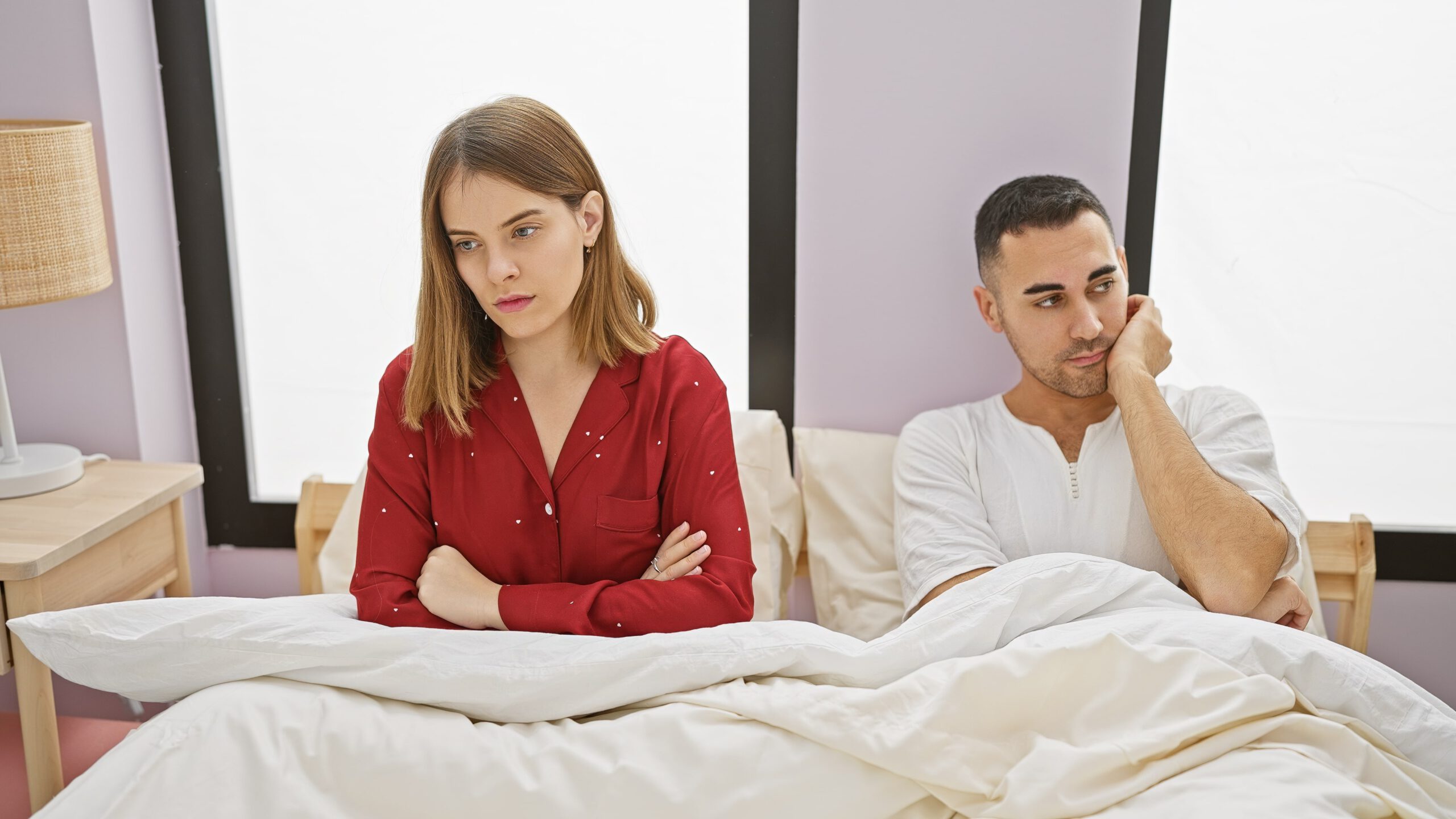 Paartherapie Paar streitet im Bett